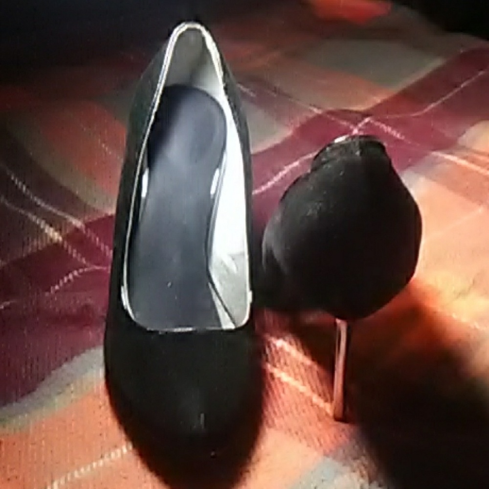Shoes - Picture 2 of 3